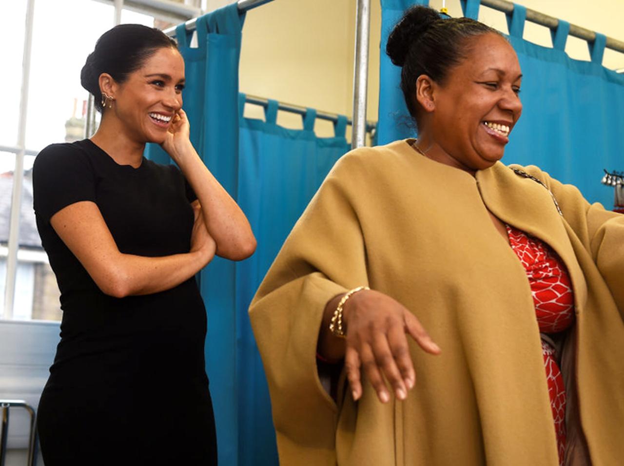メーガン妃、一般女性たちの「就活服」をコーディネート