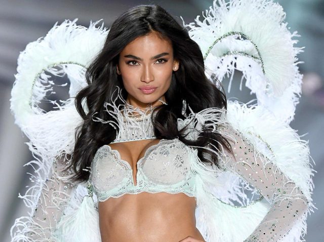 ハンバーガー店の店先で「これみよがしにエクササイズ」したモデルに賛否両論