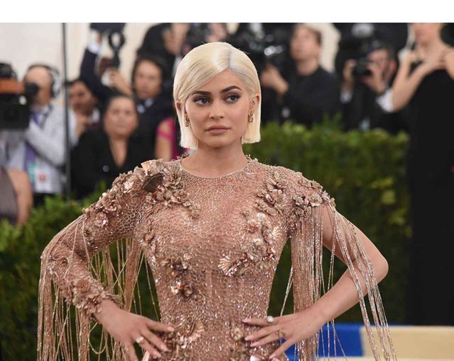 総資産900億円超のカイリー・ジェンナー、7,000円コーデを披露