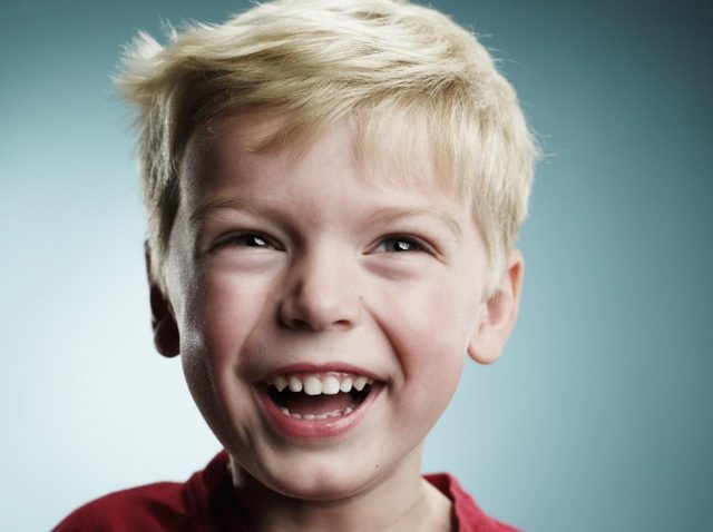 トランプ大統領の演説に招かれた男の子、式の最中にやらかす