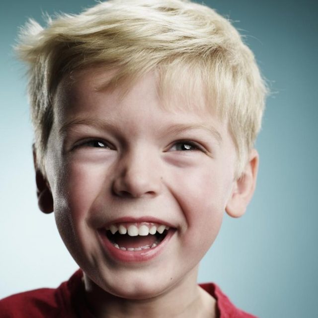 トランプ大統領の演説に招かれた男の子、式の最中にやらかす