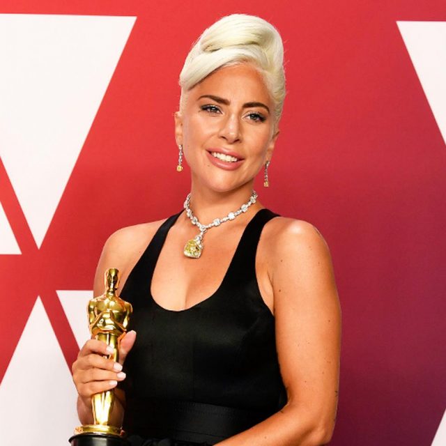 レディー・ガガ、アカデミー賞のネイルは日本人が担当！9ドルのポリッシュを使用