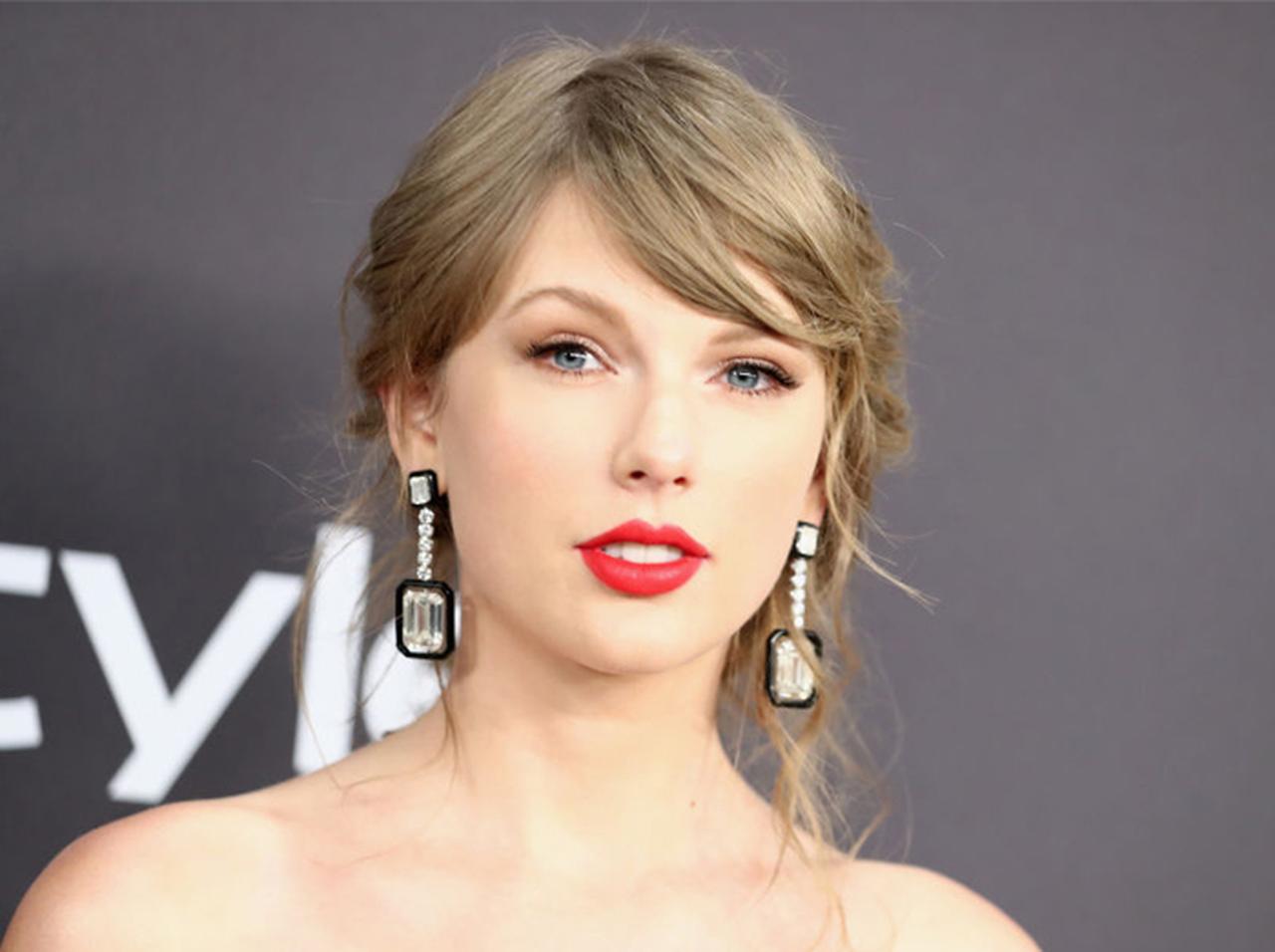 テイラー・スウィフト、新アルバムにまつわる噂に「最愛のアレ」を使って反応