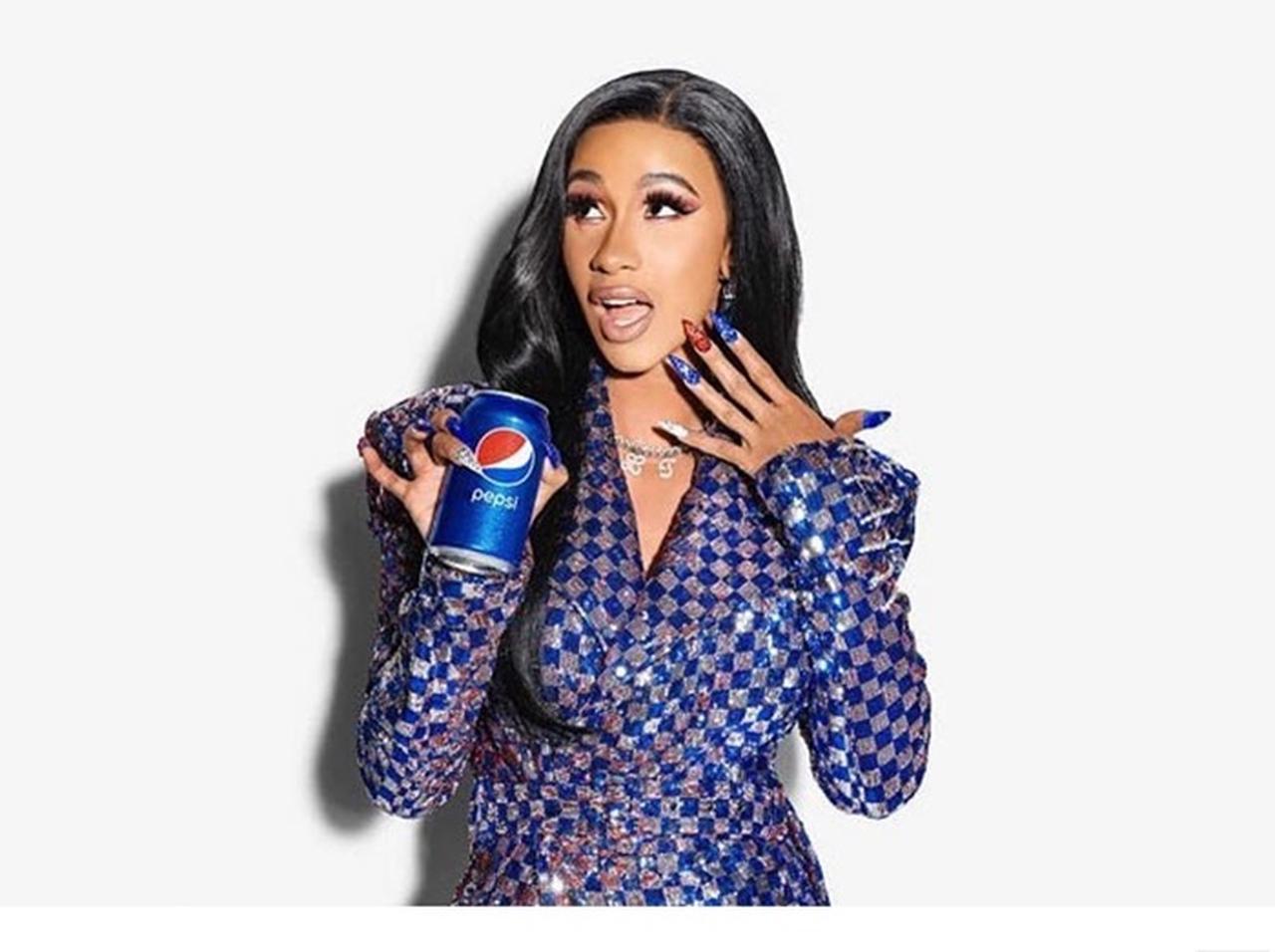 カーディ・B、数時間のネイルのために使ったスワロフスキーは○○個