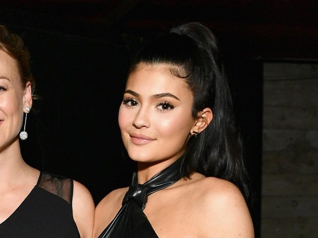 カイリー・ジェンナー、大親友と姉の恋人の浮気発覚後に初めてSNSを更新