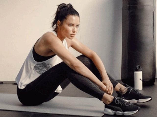 プーマの新作Mode XTを、モデルのアドリアナ・リマが愛用