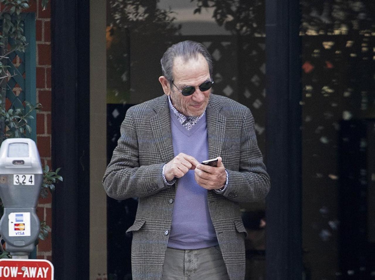 トミー・リー・ジョーンズ、御年72歳の「普通の人」感がたまらない【写真アリ】