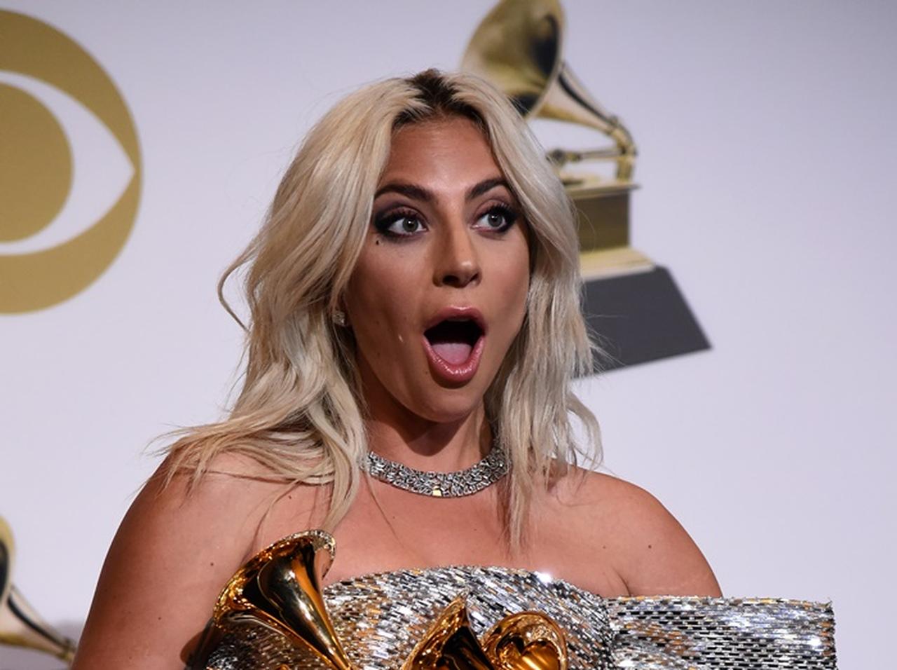 レディー・ガガが「新タトゥー」で致命的なミスを犯す、テキーラを飲みすぎて…