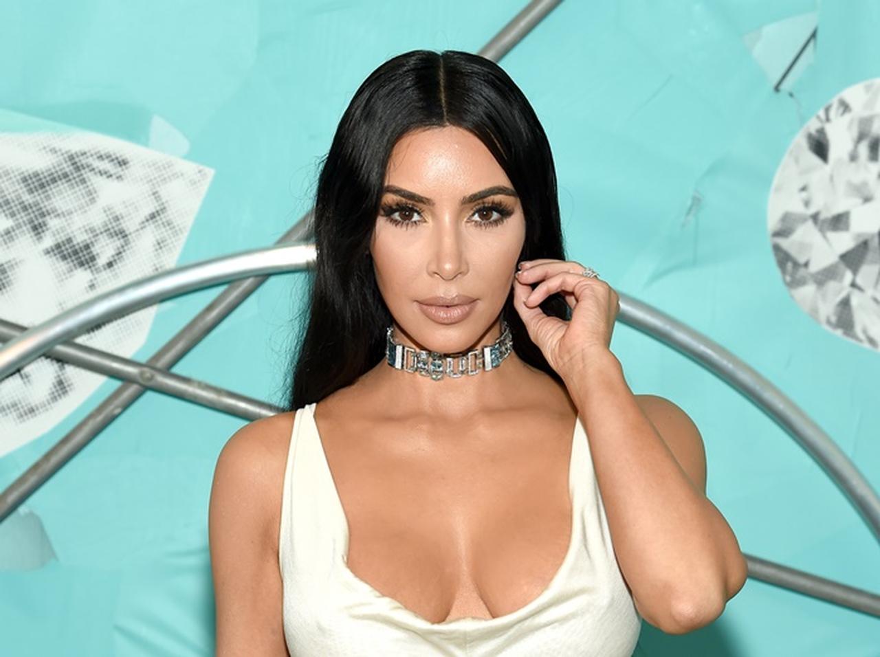 キム・カーダシアン、妹を裏切った「ゲス男」と「妹の大親友」に無言の制裁