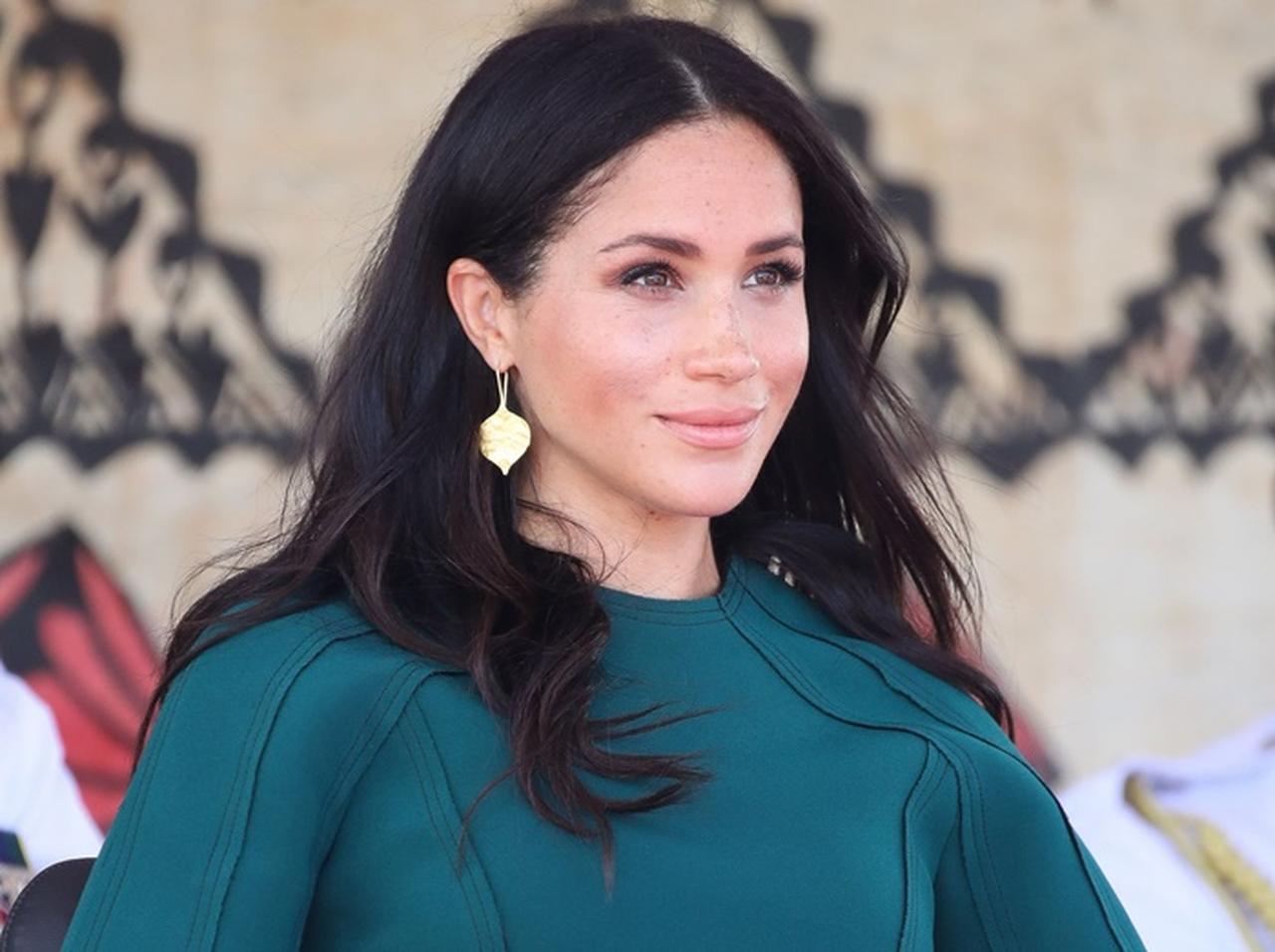 メーガン妃、プリンセスらしからぬ「超カジュアルファッション」で外出