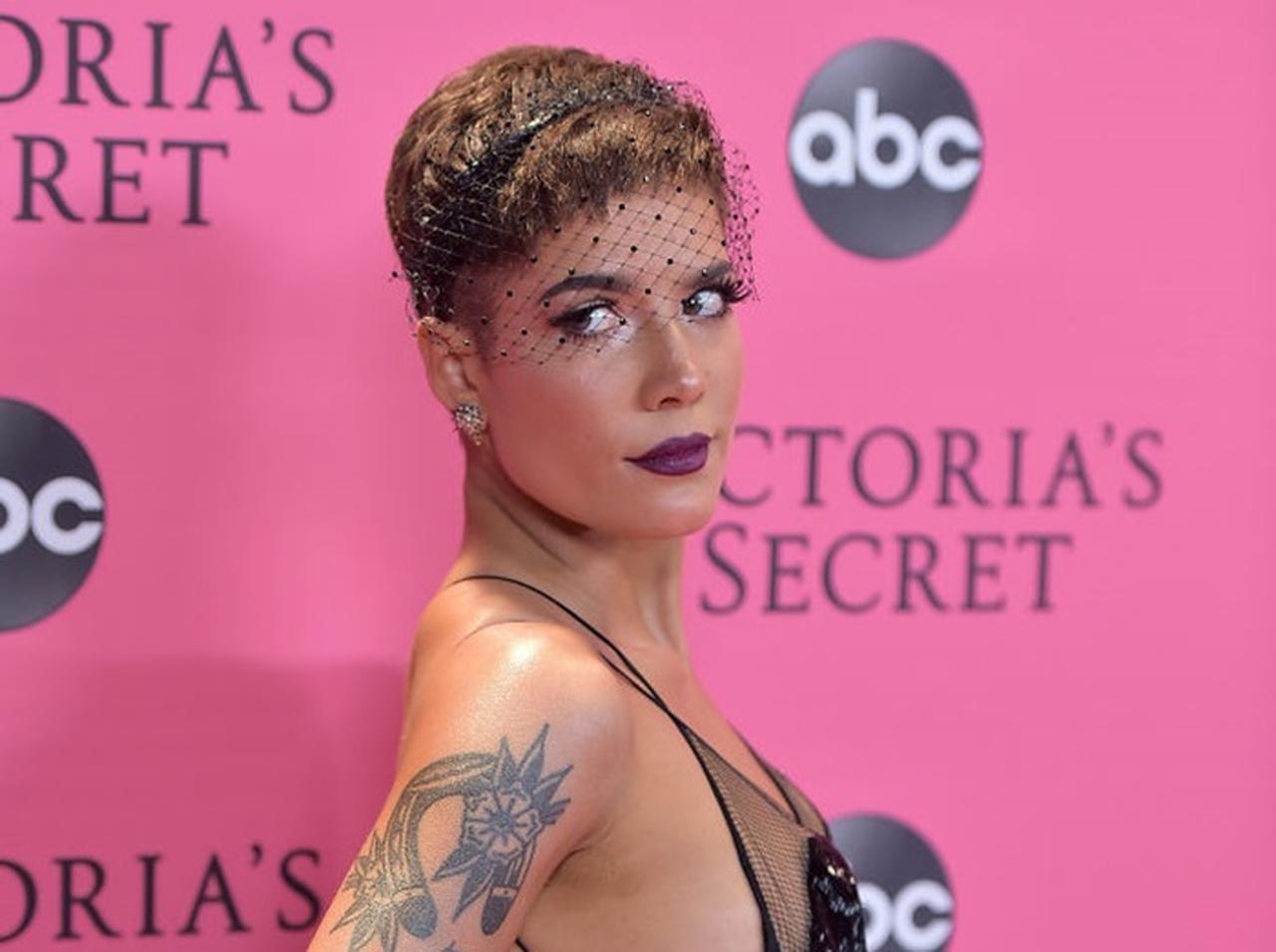 ホールジーがツイートした「信じてはいけない人」って?