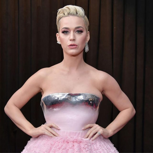 ケイティ・ペリー、グラミー賞でのドレスが不評…色んなものに例えられる