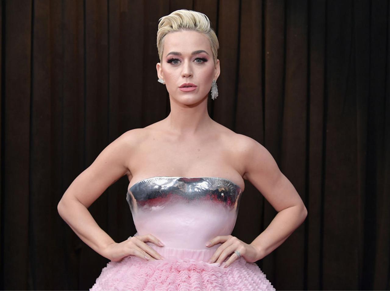 ケイティ・ペリー、グラミー賞でのドレスが不評…色んなものに例えられる