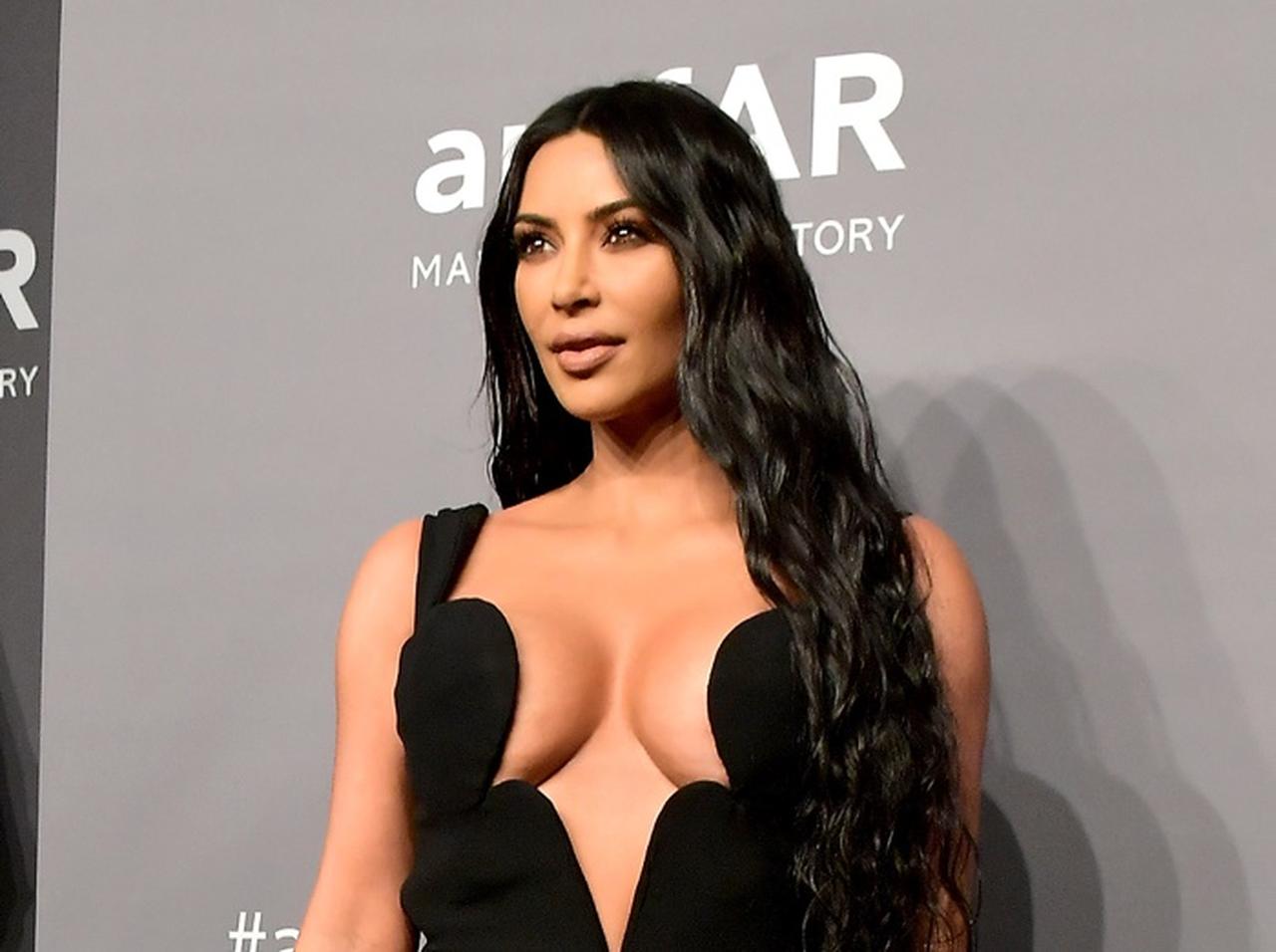 キム・カーダシアン、スベスベ美肌の秘訣は「笑わないこと」