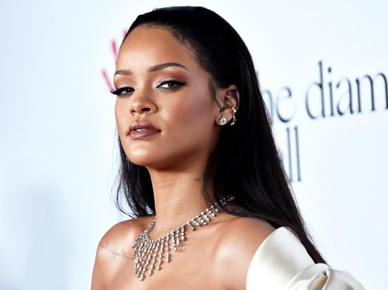 リアーナ、飛行機内で「ある事」をしようとした乗客を冷ややかにディスる