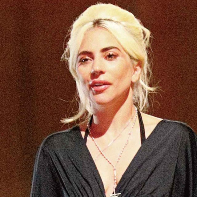 レディー・ガガがプライベートでヘビロテしまくるセリーヌのバッグ！