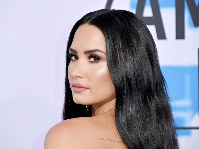 デミ・ロヴァート、4年前に他界した「最愛のバディ」の似顔絵タトゥーを入れる