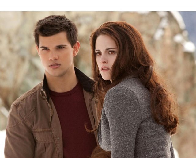 クリステン・スチュワート＆テイラー・ロートナーの『トワイライト』コンビが再会