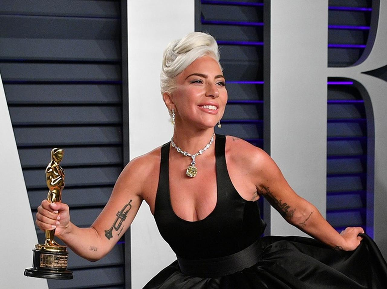 レディー・ガガ、元婚約者が“あの件”で謝罪→内容より「ガガの本名」が話題に