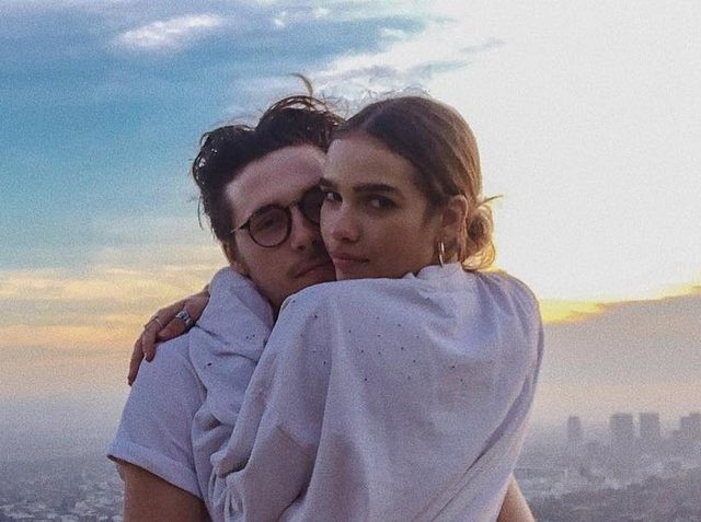 ブルックリン・ベッカム新彼女、家族同然の席でコレクションを鑑賞