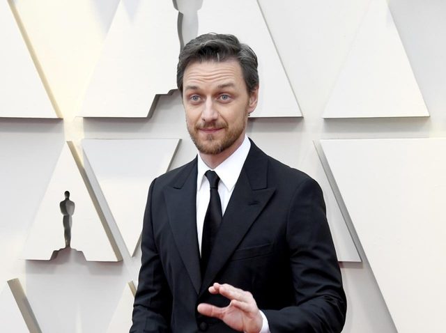 ジェームズ・マカヴォイ、落ちていたペンを拾ってサインをもらいまくる【アカデミー賞】