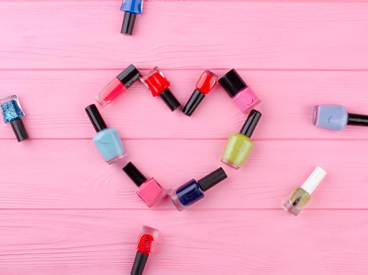 今からでも間に合う!バレンタインにぴったりネイル特集