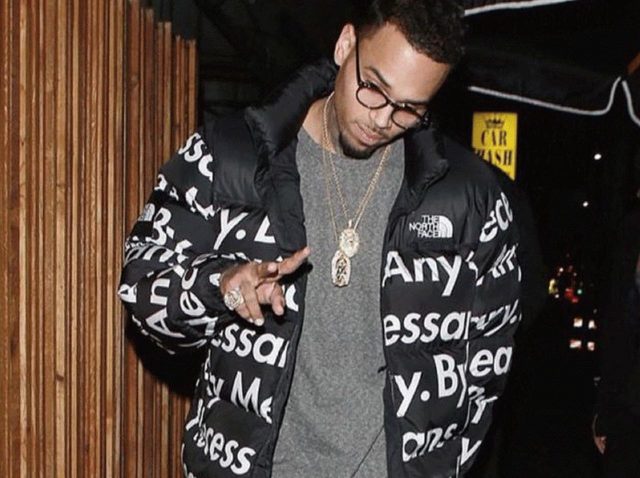 シュプリーム×ノースフェイスのダウンをジャスティン、クリスら人気セレブが愛用