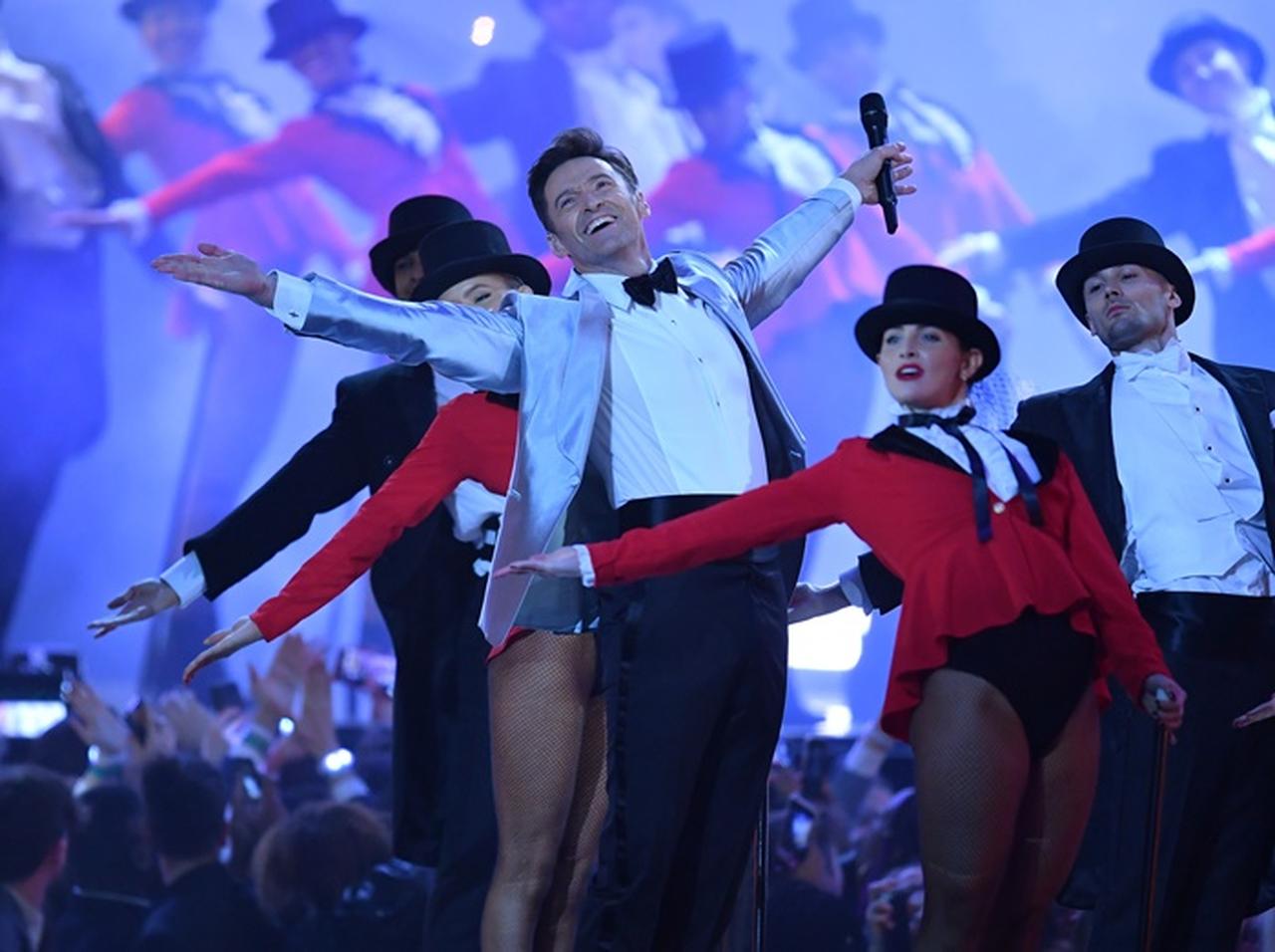 ヒュー・ジャックマン、Britアワードの『グレイテスト・ショーマン』に拍手喝采