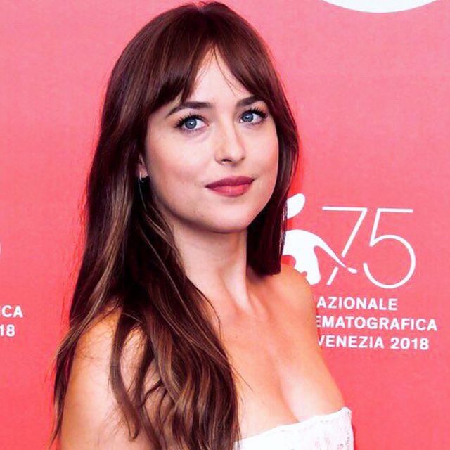 ダコタ・ジョンソン、「バストのサイズが8倍に…」女性の体の不思議に首傾げる