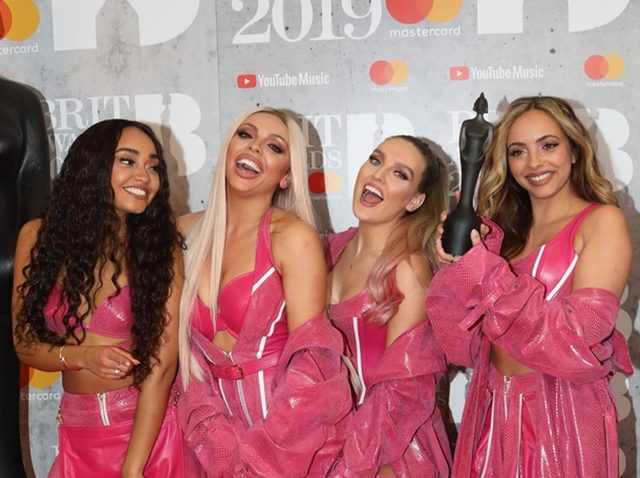 リトル・ミックス、ブリット・アワードに4人全員がオールピンクスタイルで登場