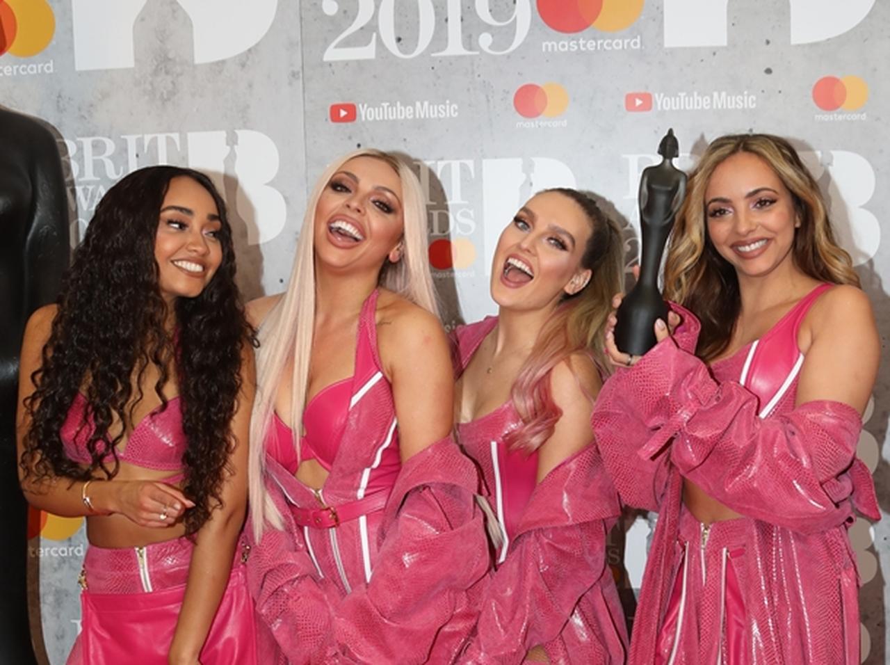 リトル・ミックス、ブリット・アワードに4人全員がオールピンクスタイルで登場