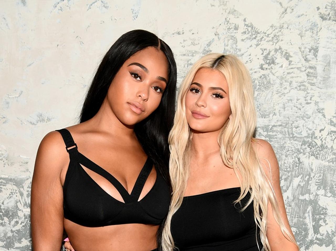 カイリー・ジェンナー姉クロエの恋人と浮気した親友モデルがトーク番組に出演、騒動語るか