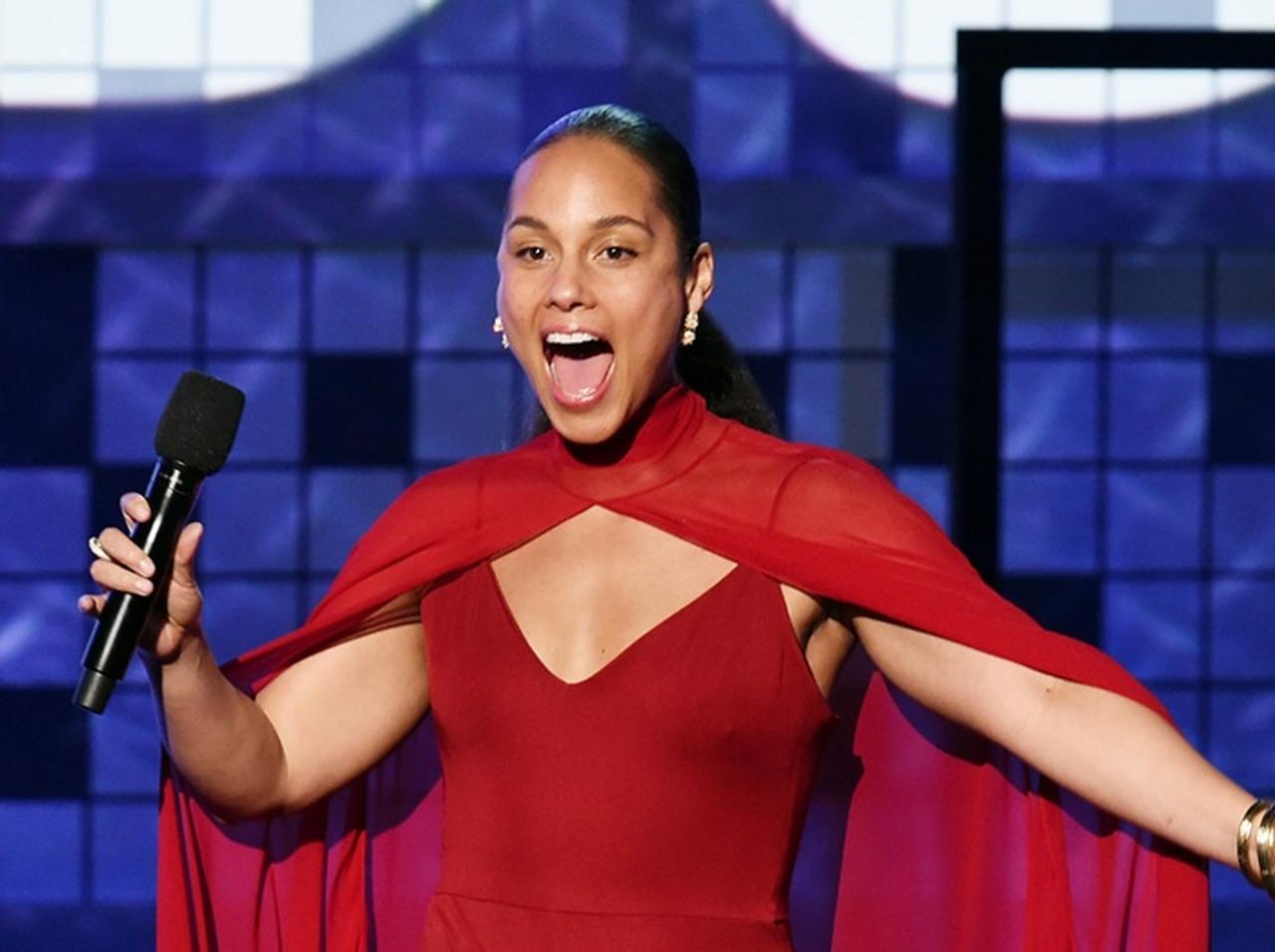 アリシア・キーズ、司会務めたグラミー賞直後に新曲「レイズ・ア・マン」を発表