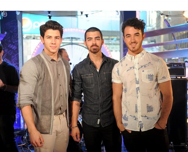 ジョナス・ブラザーズが3月1日に新曲発表か！6年ぶり新曲のタイトルは？