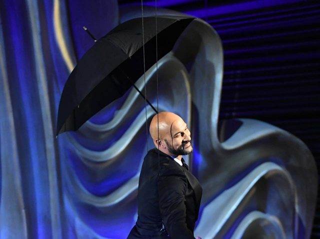 メリー・ポピンズが現実に！キーガン・マイケル・キーが上空から本当に“降臨”【アカデミー賞2019】