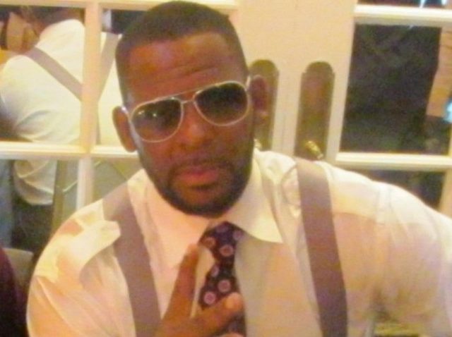 R.ケリー、「性的虐待」で捜査中も海外ツアーを発表→政府は「深刻な懸念」を抱く