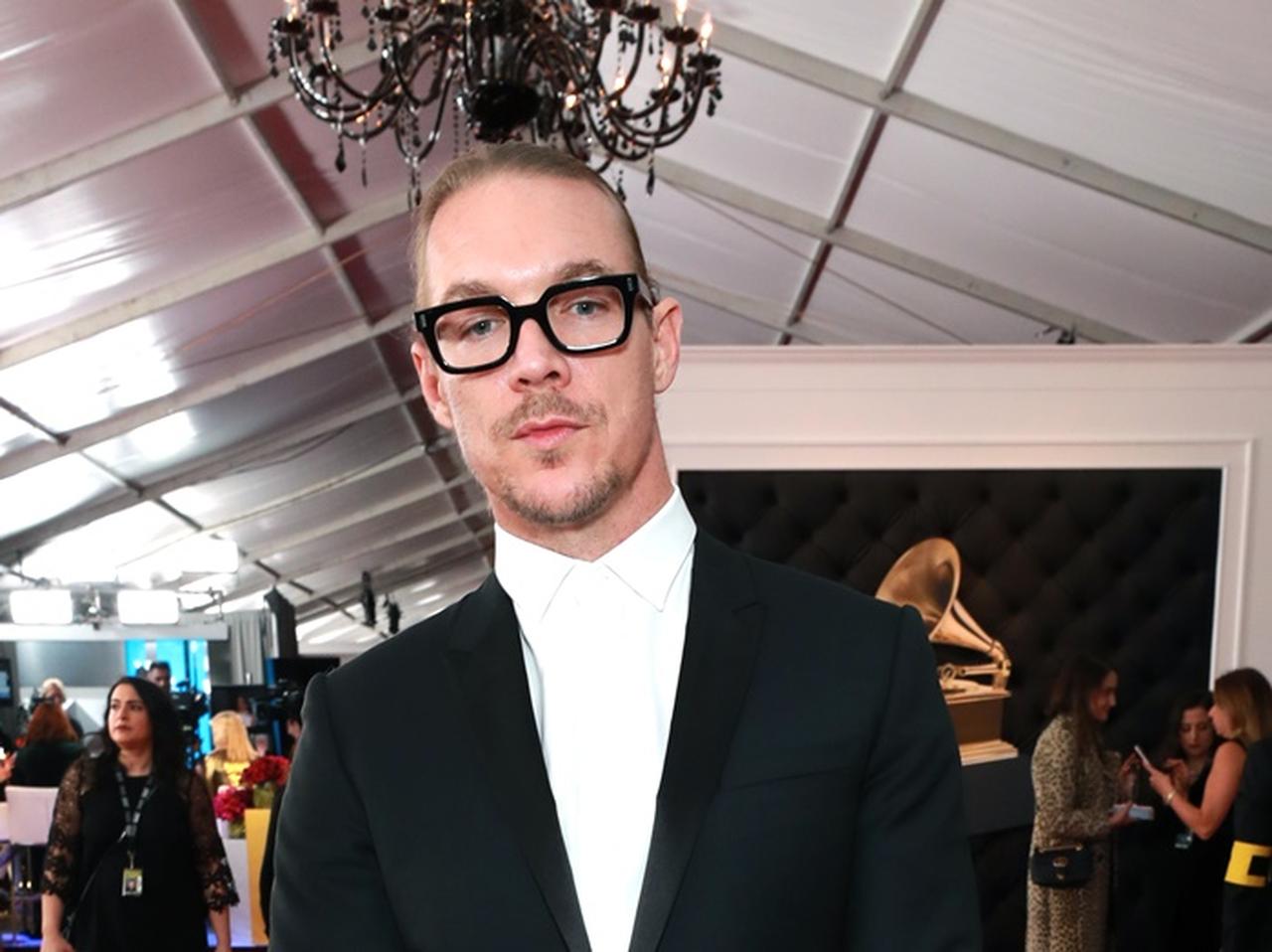 ディプロ、新人アーティストばりにグラミー賞であるアイテムを持つ