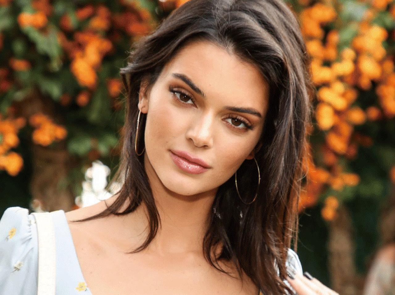 ノースフェイスのダウンをケンダル・ジェナーがおしゃれに着こなし！