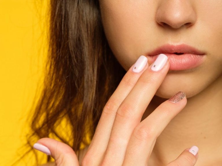 「口の横」が切れる痛いトラブル、その原因は?専門家がアドバイス