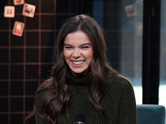 ヘイリー・スタインフェルド、「あの歌手」に来日中の滞在ホテルをバラされる