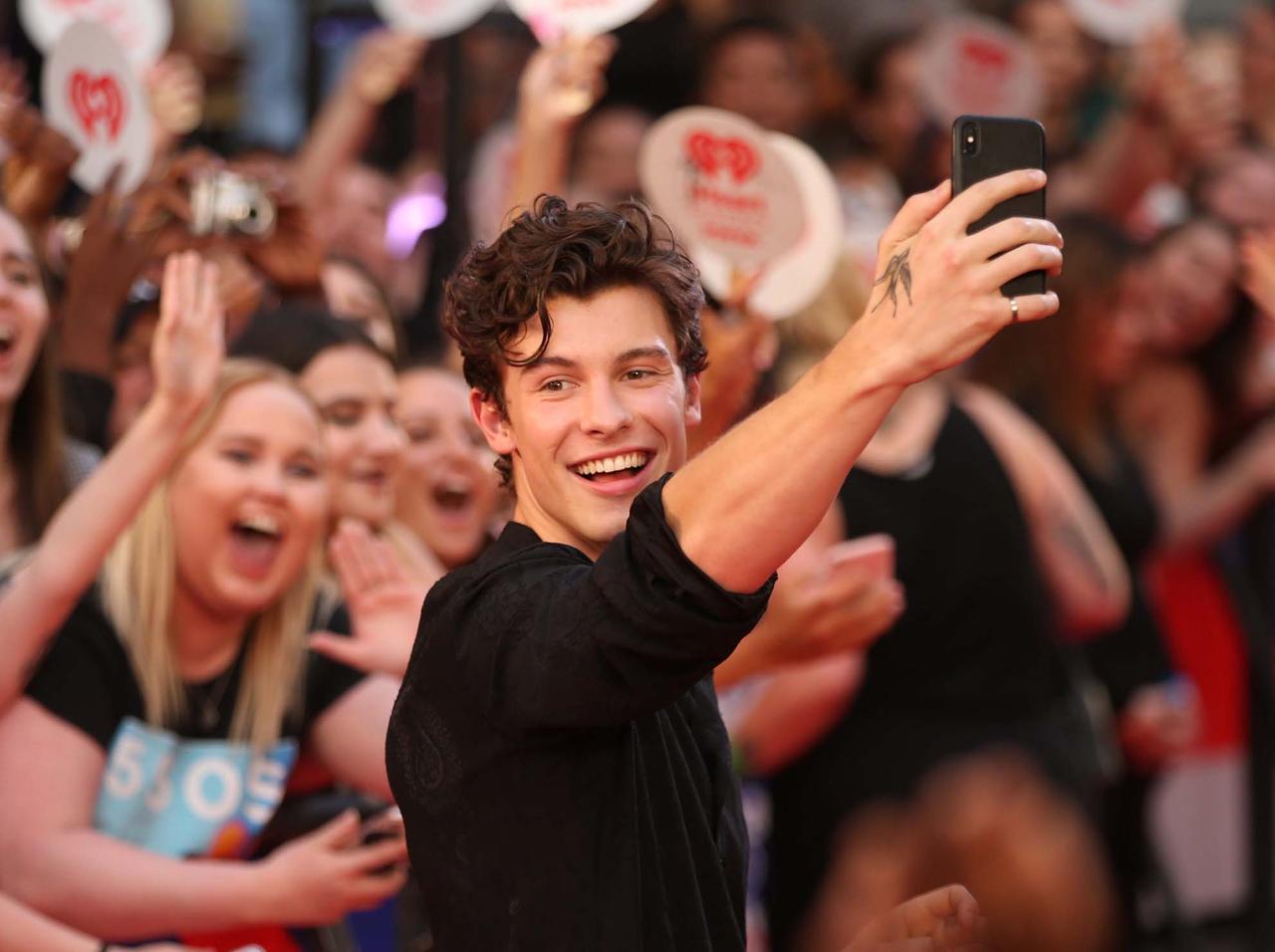 ショーン・メンデス、ファンに「写真を撮らせて」とお願いした理由が可愛すぎる