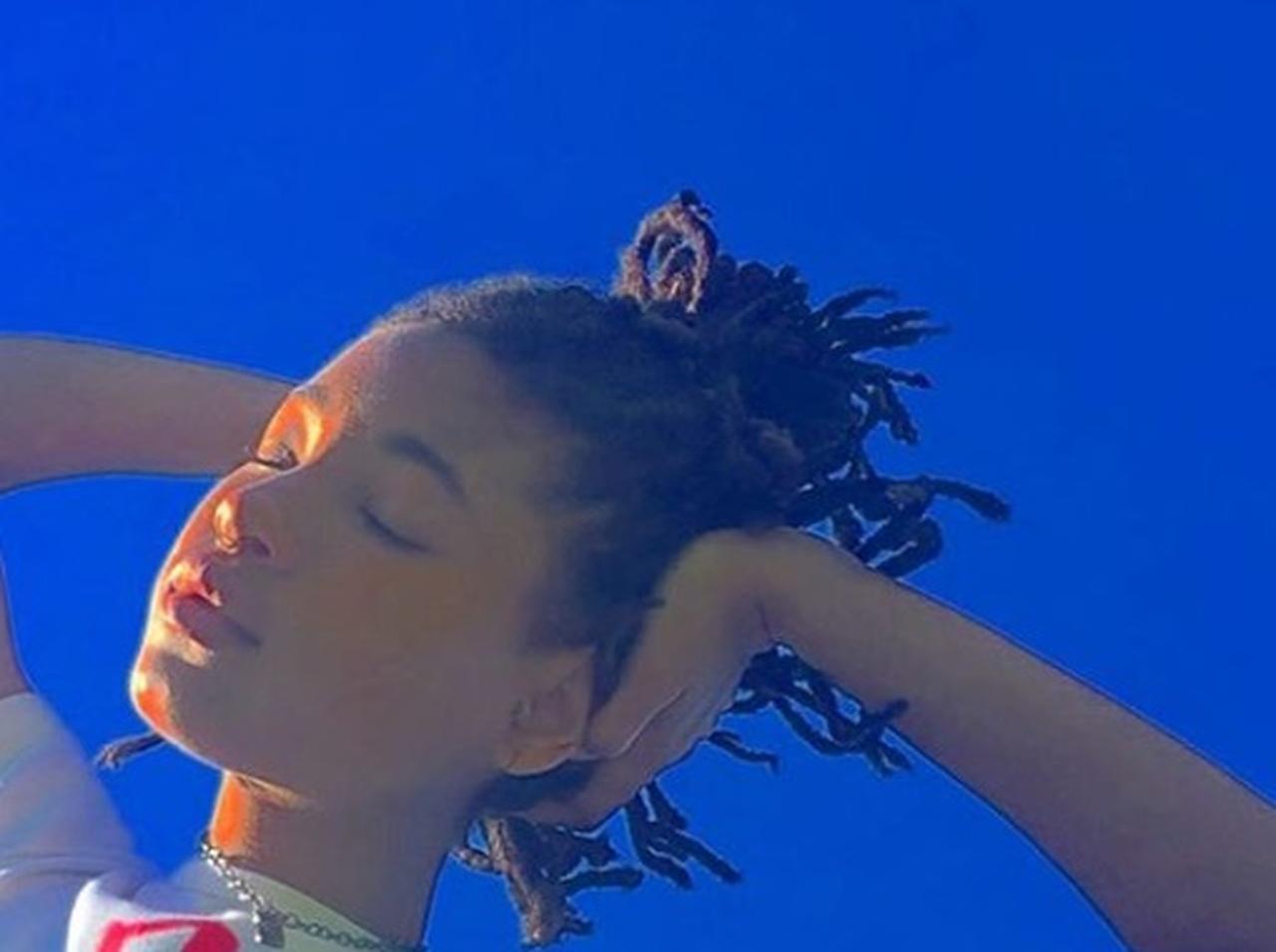 ウィル・スミスの娘、「漢字Tシャツ」をクールに着こなす