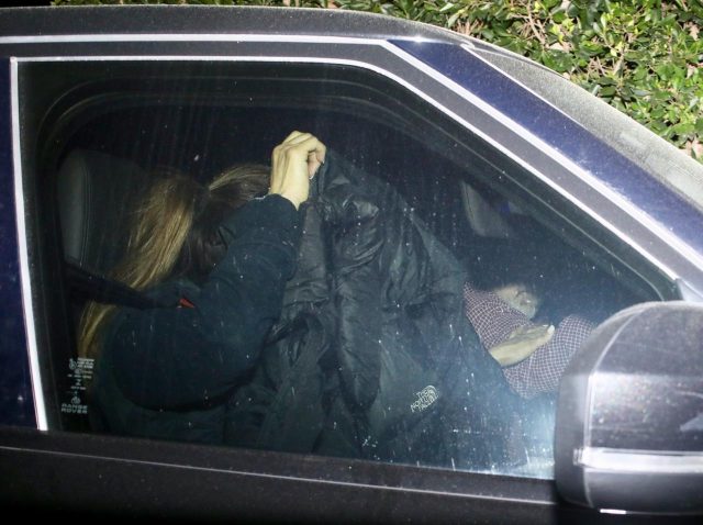 娘を裏口入学させた『フラーハウス』女優、1億円の保釈金を支払い保釈