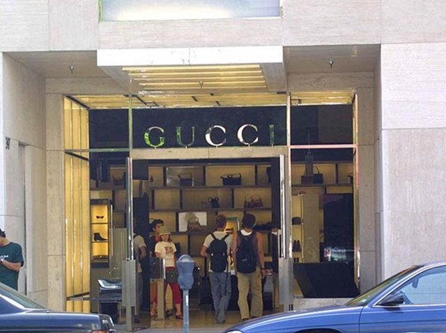 グッチの新作スニーカーが「ハイレベルすぎてついていけない」と話題に