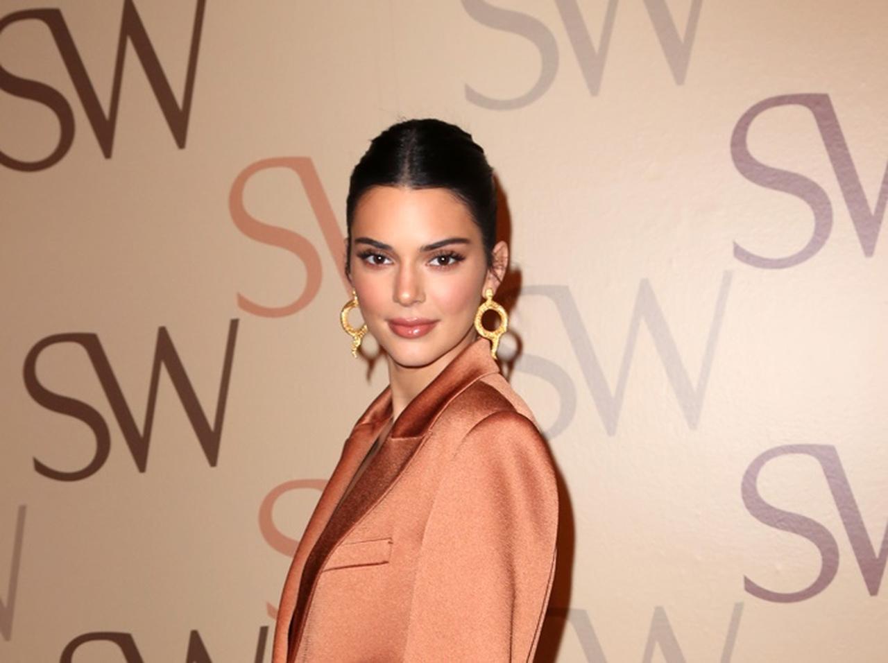 ケンダル・ジェンナー、「あの生き物」をヘアゴム代わり