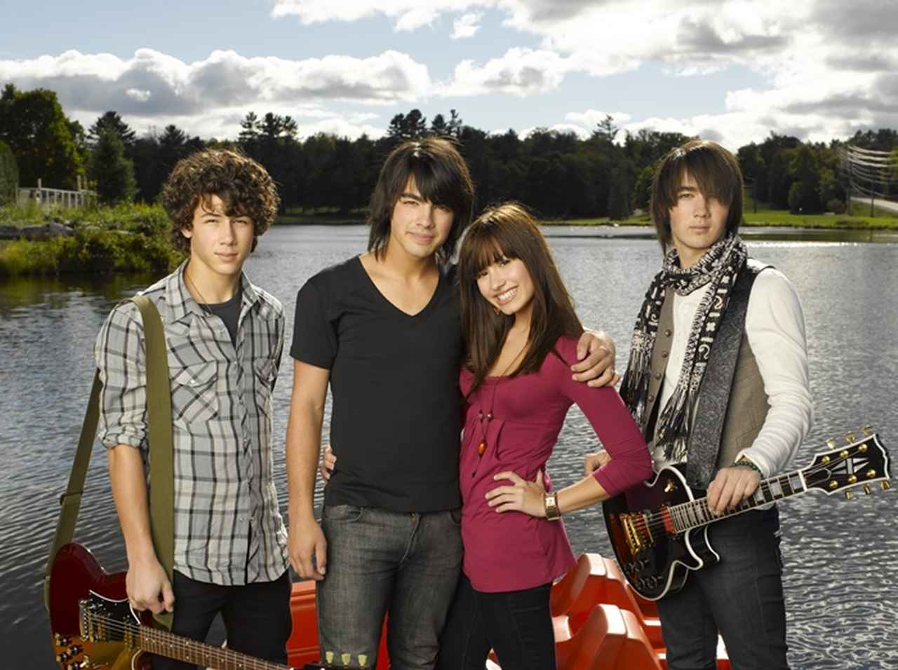 『キャンプ・ロック』ファン必見!ジョナス・ブラザーズ復活でデミとの再演はある?