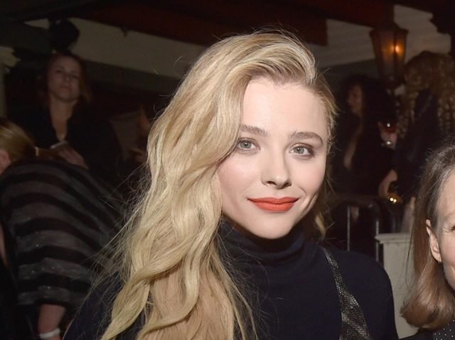 クロエ・モレッツ、兄の誕生日会に「路チュー」を撮られたウワサの女性を招待