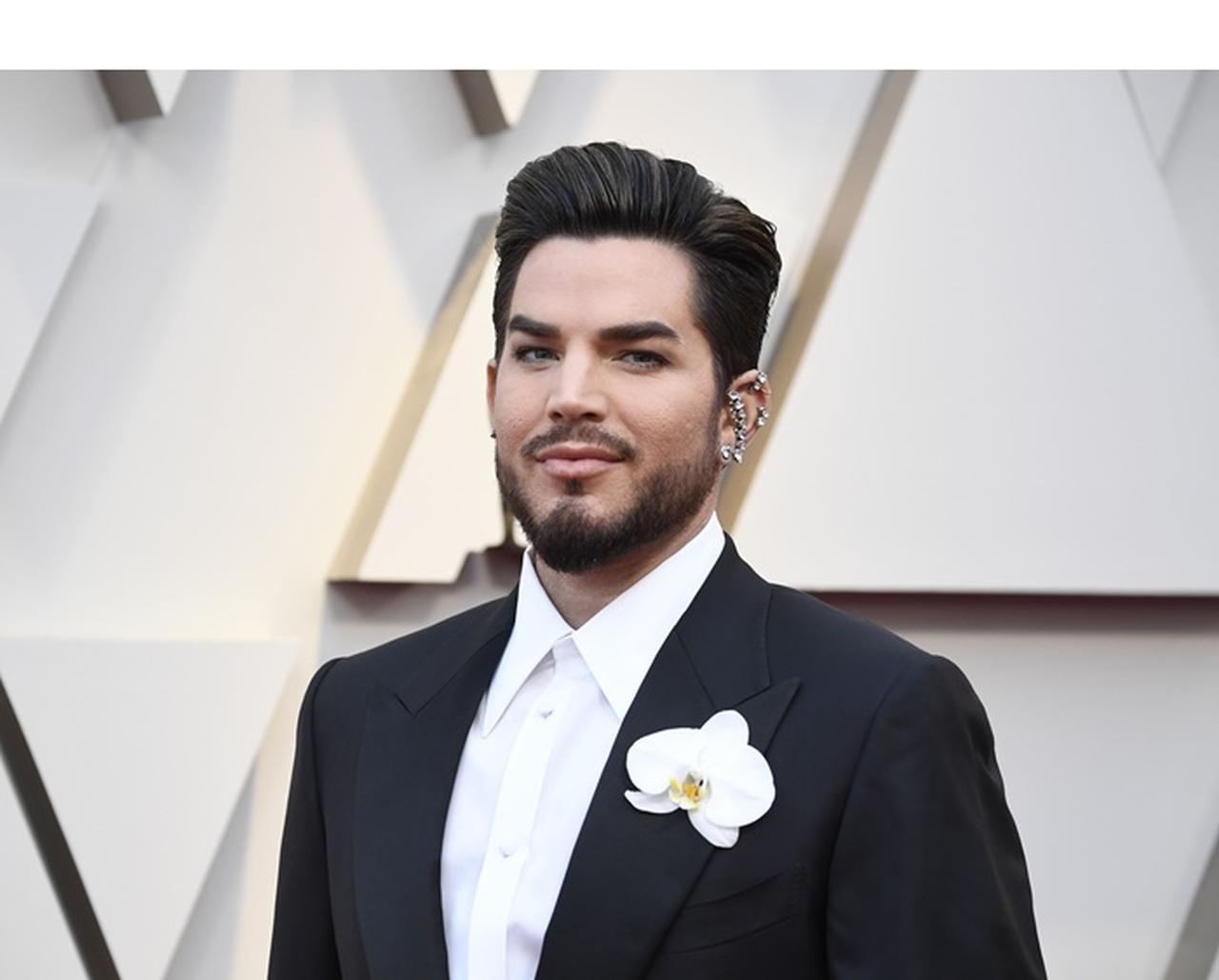 アダム・ランバートが、イケメンモデル恋人との2ショットを初公開