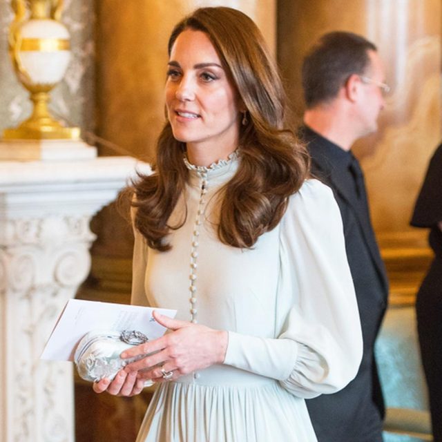 キャサリン妃着用の「誰が作ったか分からないドレス」が息をのむ美しさ