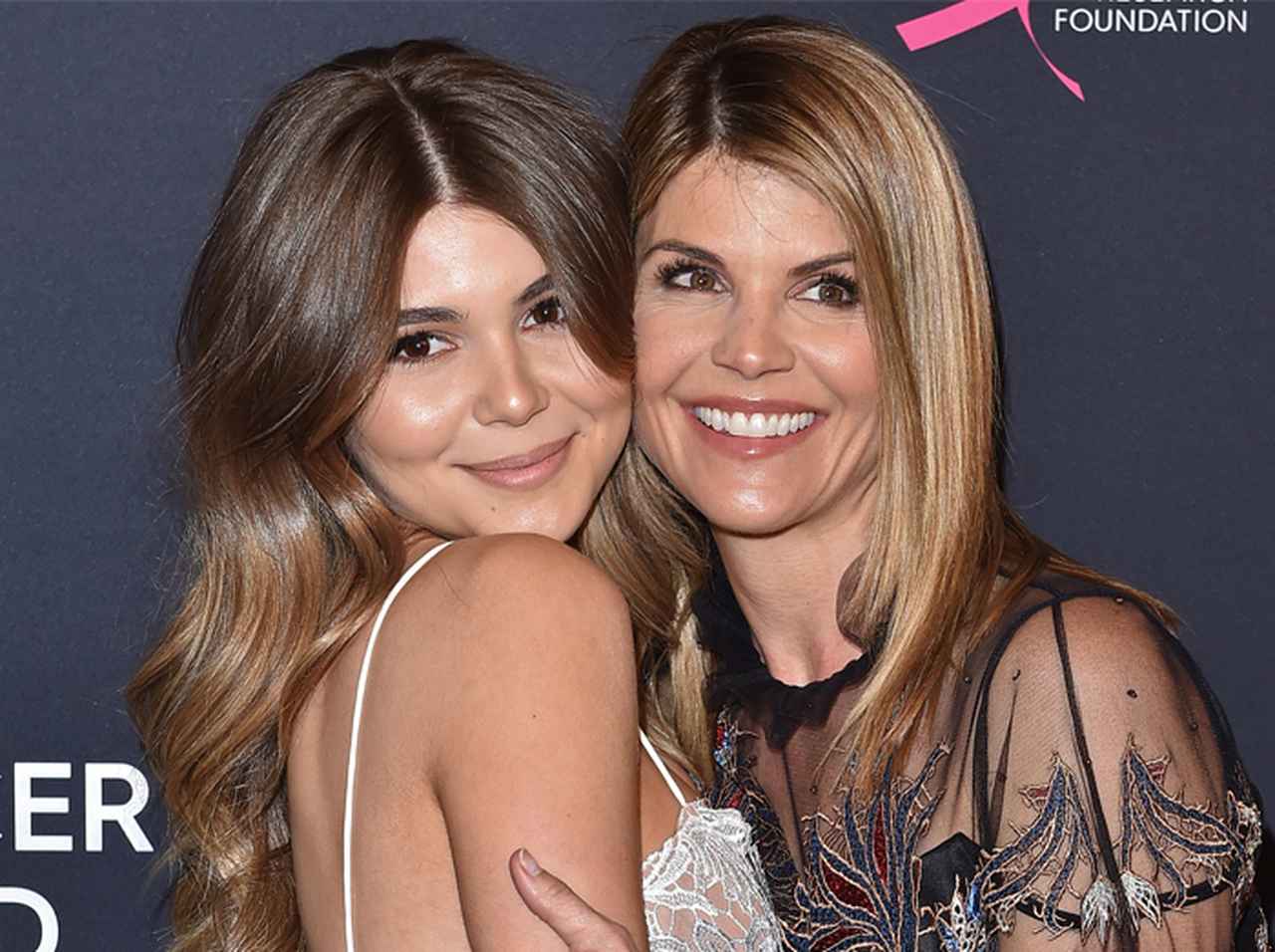 『フラーハウス』、娘を「裏口入学」させたロリ・ロックリンを解雇へ